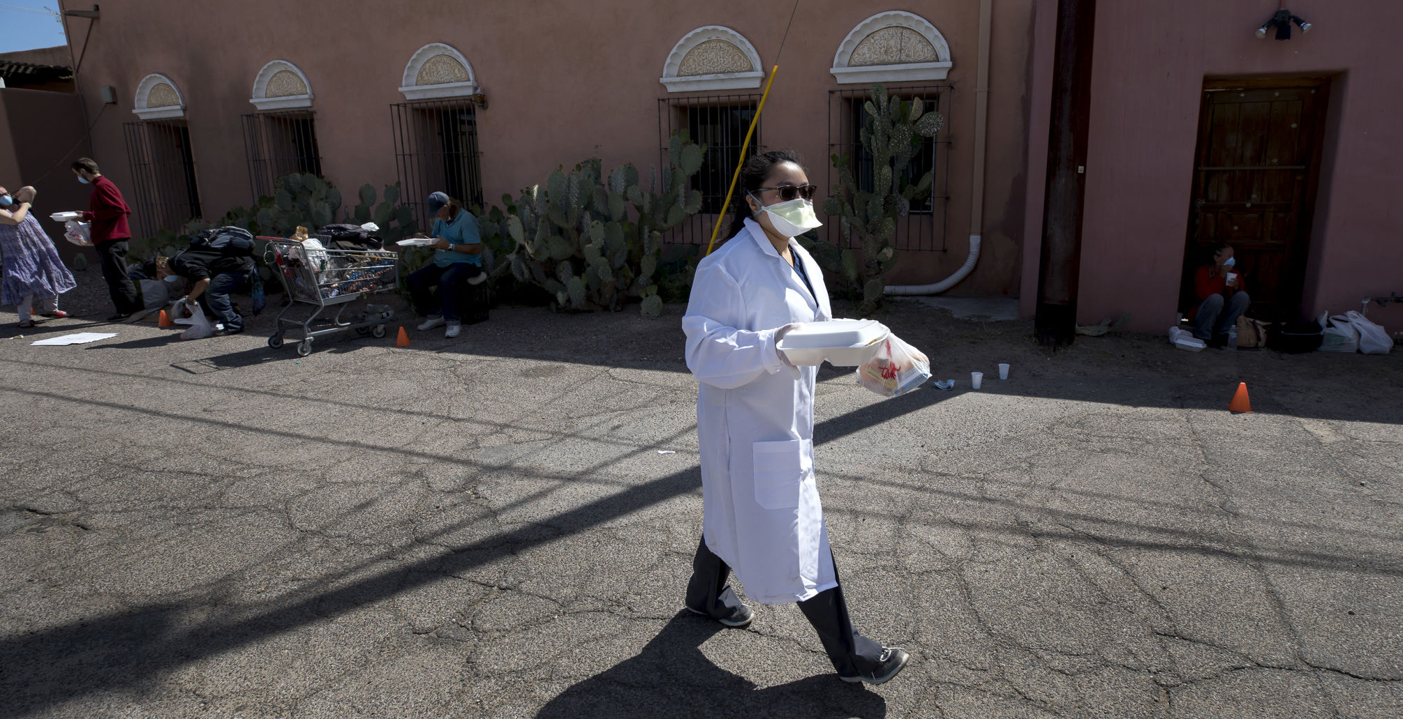 Medical students volunteer to help homeless